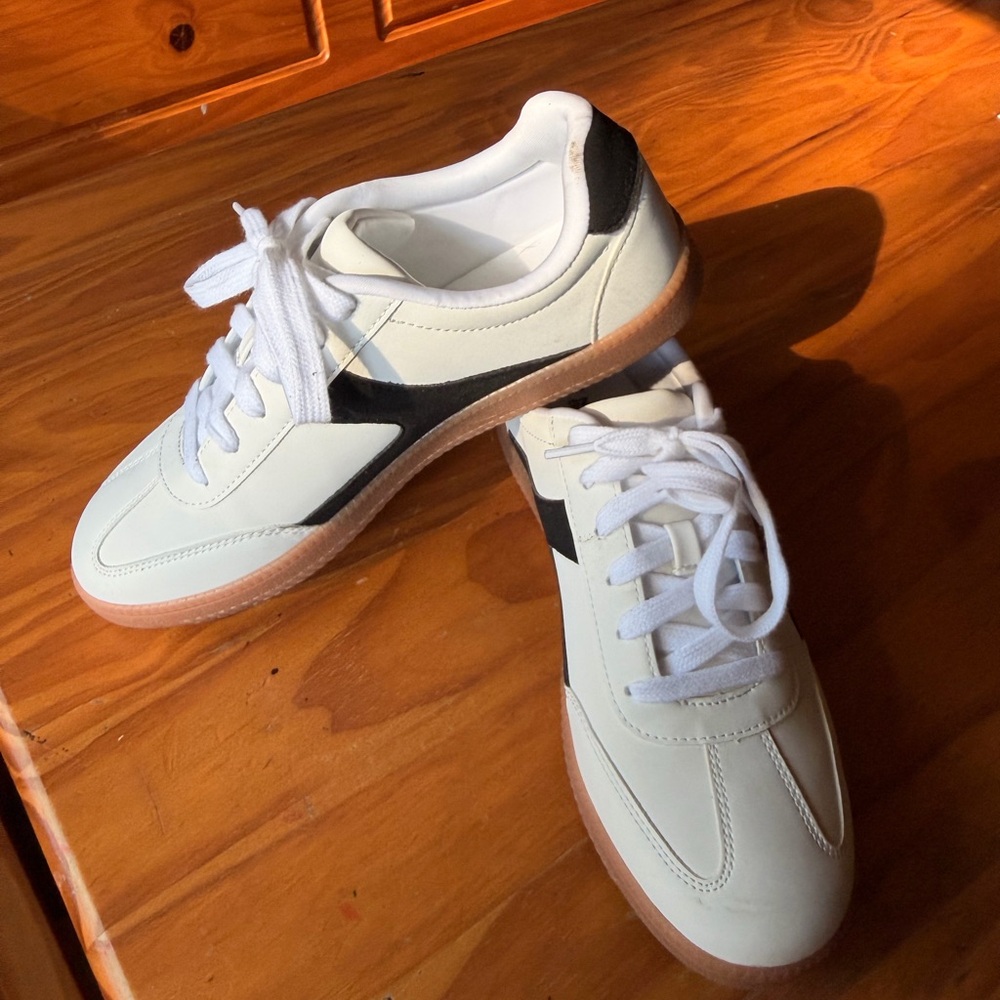 No Boundaries White and Black Sneakers